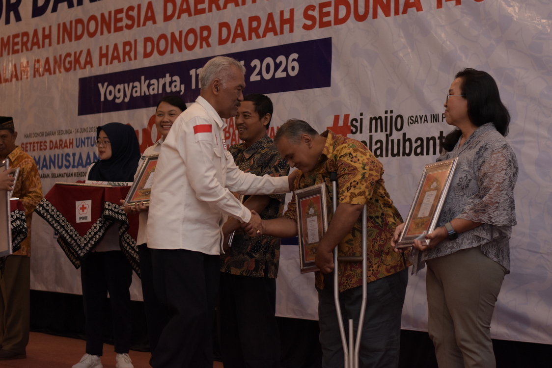 Apresiasi Kemanusiaan, PMI Kota Yogyakarta Serahkan Penghargaan bagi Pendonor Darah Sukarela 50 Kali