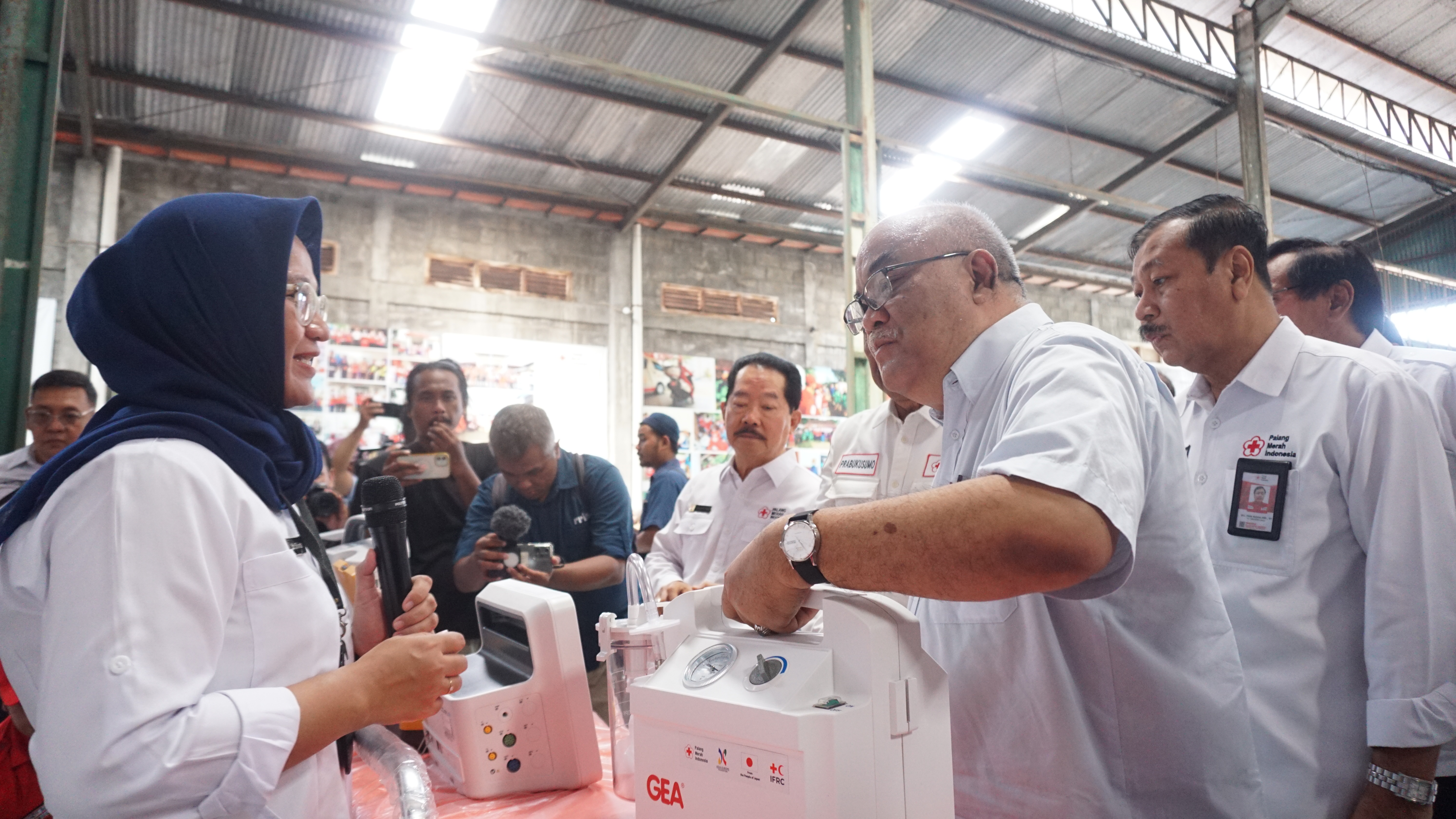 KGPAA Paku Alam X Serahkan Bantuan Alkes IFRC-Jepang untuk PMI Kota Yogyakarta